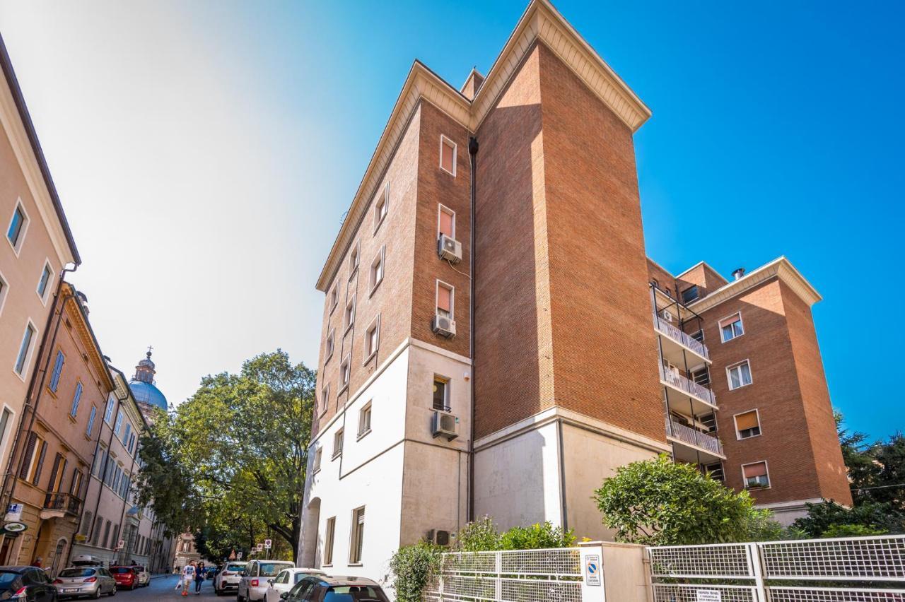 Altalena Sulla Piazza, Un Affaccio D'Eccezione Apartman Modena Kültér fotó