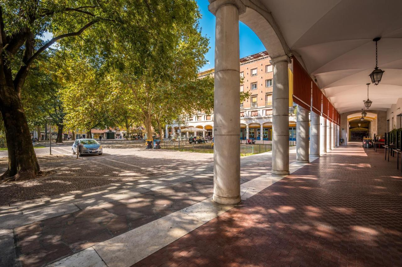 Altalena Sulla Piazza, Un Affaccio D'Eccezione Apartman Modena Kültér fotó